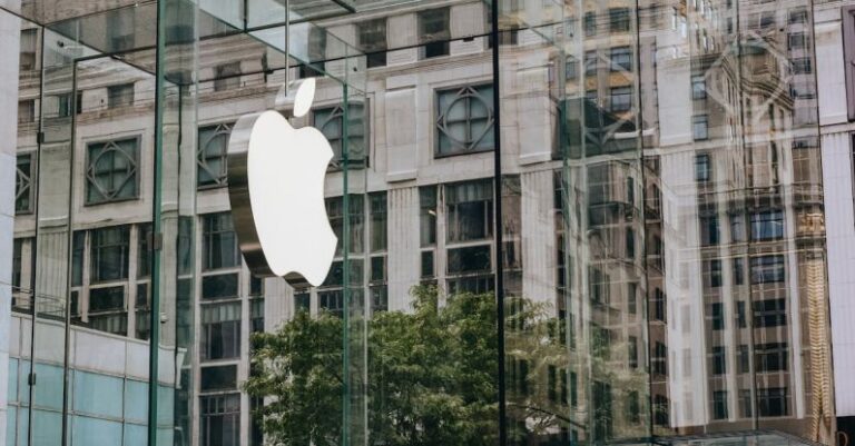 Street Style Icons - Glass building of company in city center